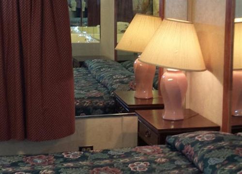 Olde Court Inn Wheeling ภายนอก รูปภาพ