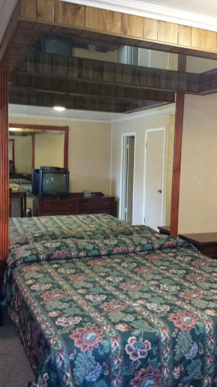 Olde Court Inn Wheeling ภายนอก รูปภาพ